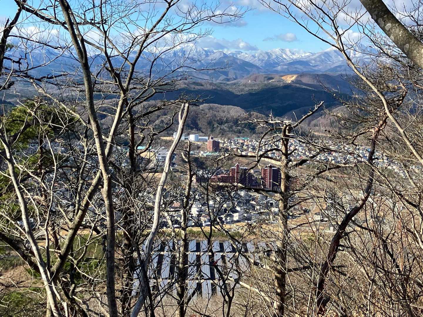 錦ケ丘団地と雪❄️を被った山々⛰️⛰️⛰️