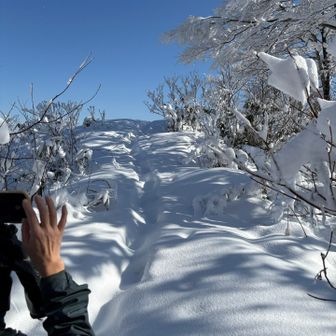 西峰のビクトリーロードへ