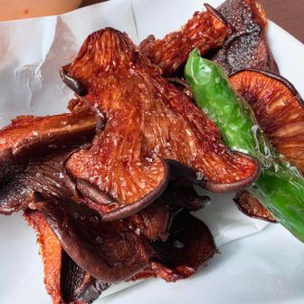 アワビ茸の唐揚げ
肉厚でシャキシャキコリコリ
全然油っこくなくて👍