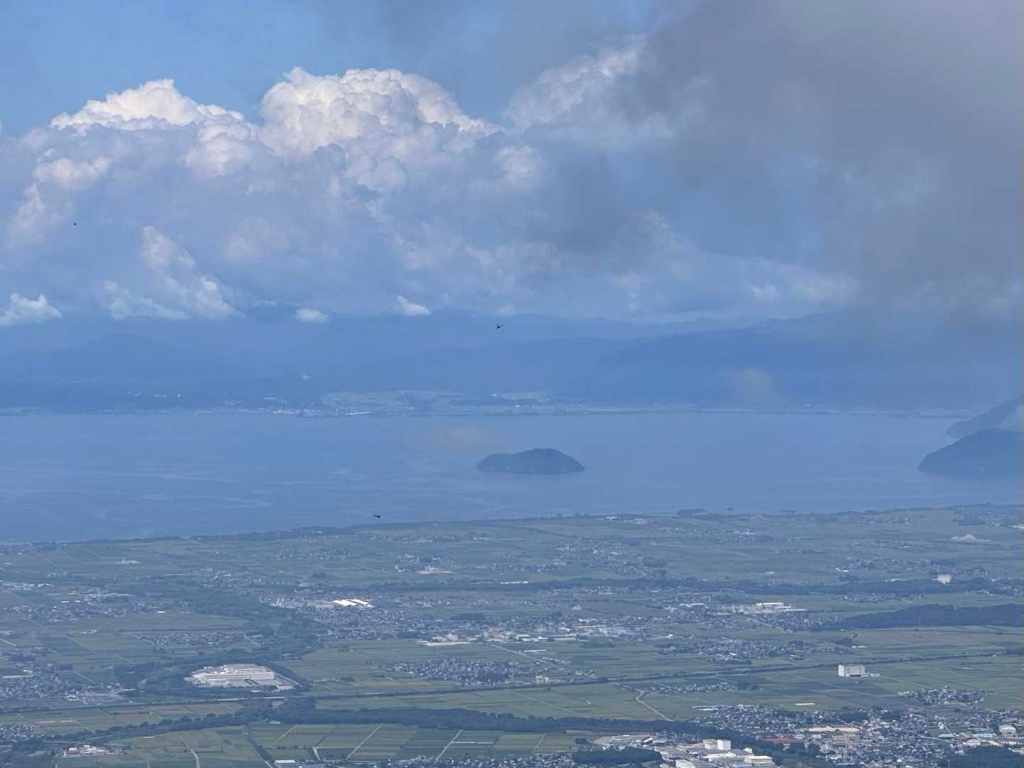 琵琶湖に浮かぶ竹生島

琵琶の名手である平経正を前田青邨が描いている絵を見てから、行きたいなあと思っている島です。
