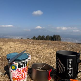 金丸山から🍜
雲はいなくなってくれましたー良き景色だー
贅沢ランチ🍙