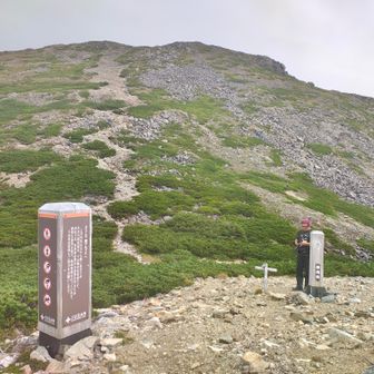 上河内岳へのコル
ここで茶臼小屋のご主人と出会う