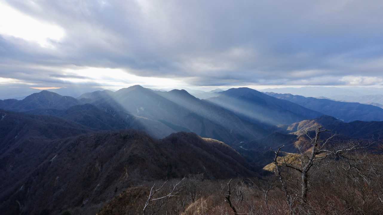 丹沢主脈縦走（檜洞丸•蛭ヶ岳•丹沢山•塔ノ岳•鍋割山） の写真 32