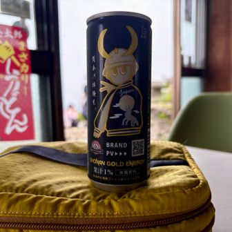 金太郎茶屋でいただいたのは甘酒とSHONAN GOLD ENERGY 😁
柑橘の湘南ゴールドの果汁添加のエナジードリンクです✊
一気に飲み干して出発準備をしていると､席の後ろで若女将に長尾山へのアクセスを伺う御婦人｡

同じ方向なので､ご一緒しますヨ､と伝えると快諾をいただきましたので､初心者同士の即席ペアでゴールまでご一緒しました👏