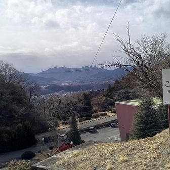 丹沢方面
強い寒気で雪降りそう　
(昼頃秦野では降雪)
