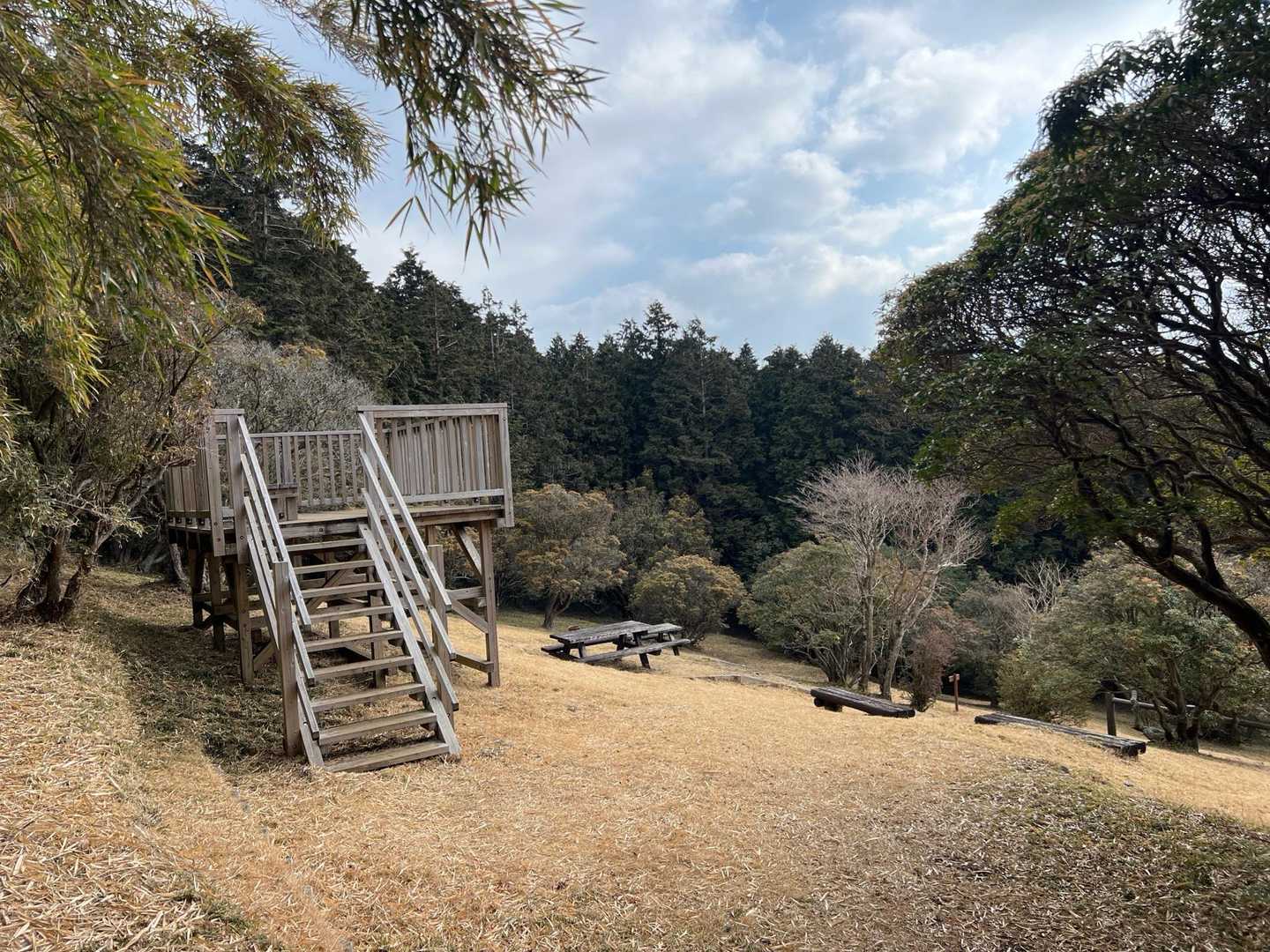 展望台うっすら駿河湾が見えた
