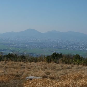 山頂～霞んでます