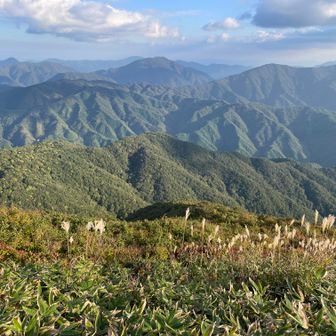 正面は小五郎山
これも中国100名山