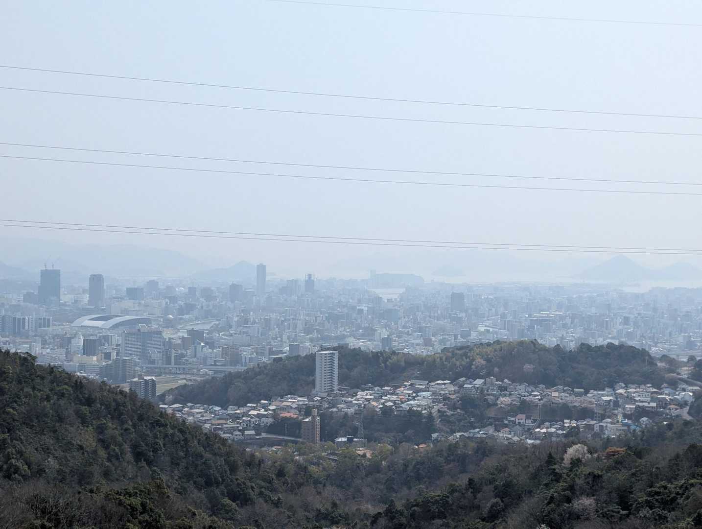 広島市街と瀬戸内海の絶景を楽しむ宗箇山の写真
