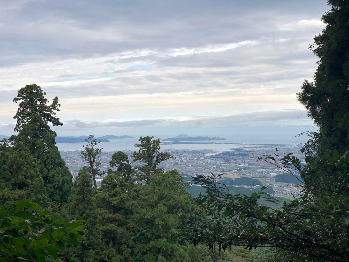 若杉山 | キャンプ場に温泉、パラグライダー基地も点在するバリエーション豊かな山の写真