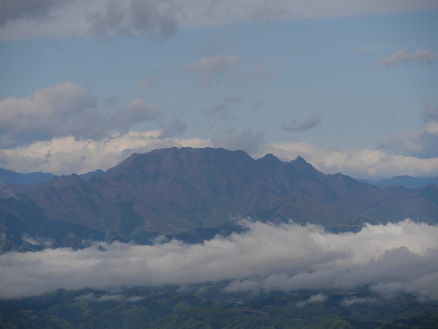 両神山
今日はこっちに行こうか少し迷いました