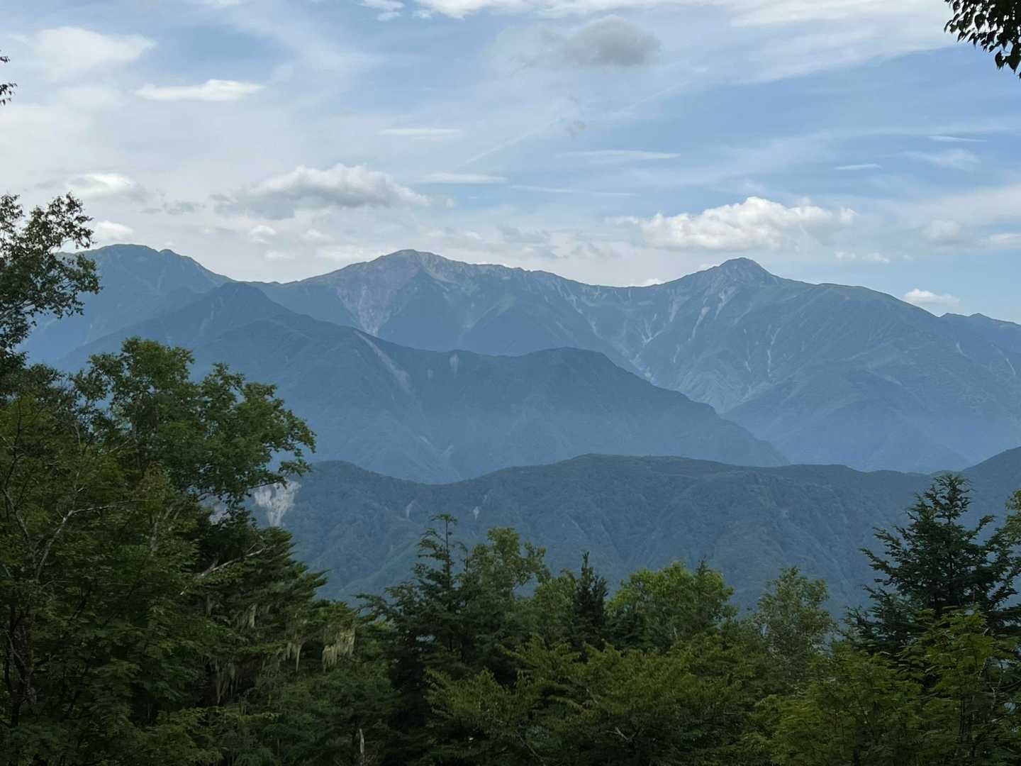 櫛形山（みはらし台駐車場）＜北尾根登山道＞の写真