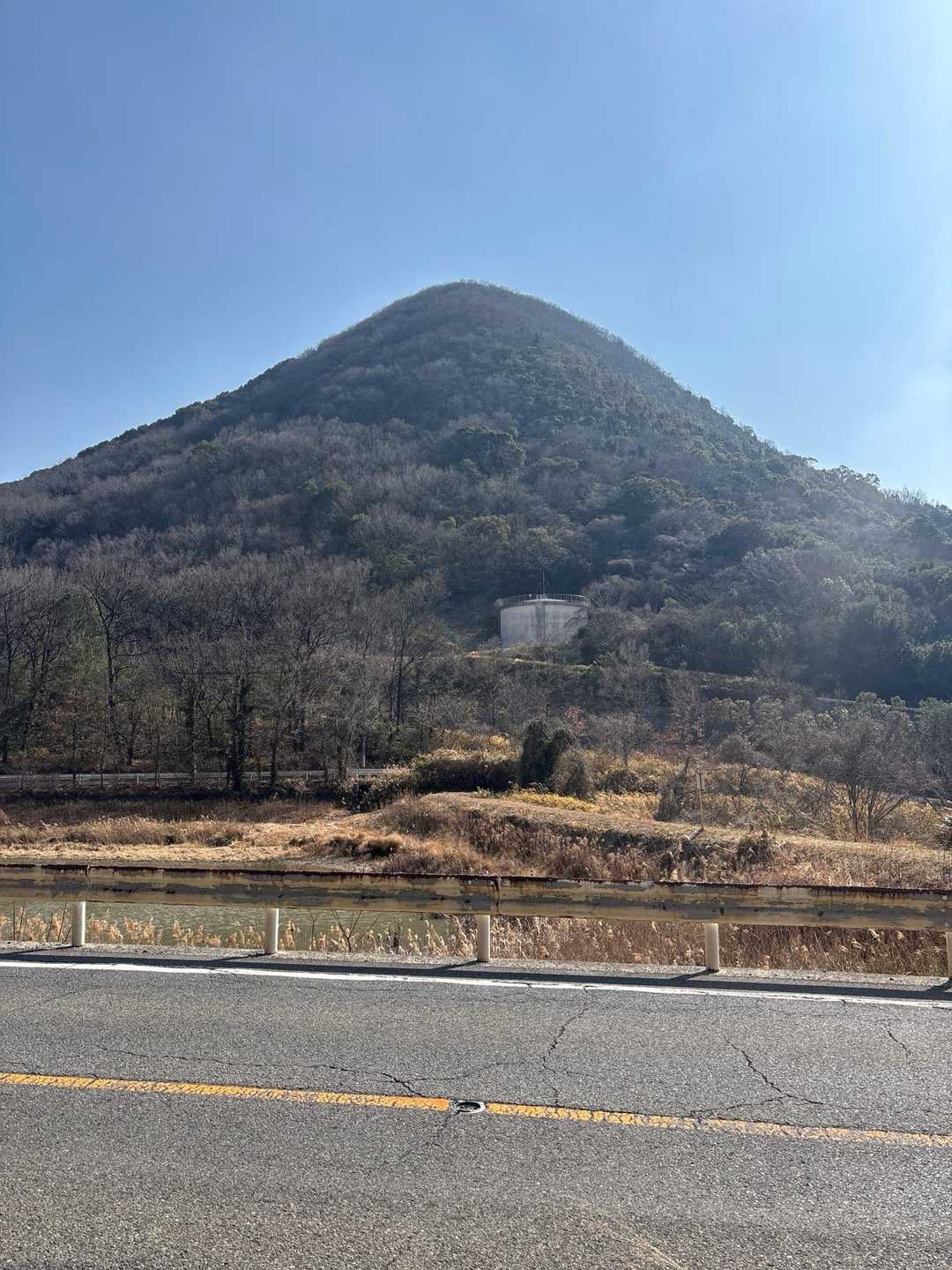六ツ目山