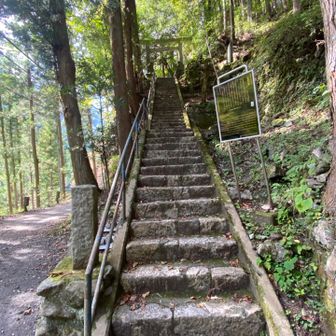 昔からこんなところにも人が祠を祀っていたとは