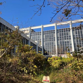 野村総研跡…先日TVで詳しく知る。実際に近くで見て複雑な思い