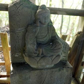如意輪観音菩薩
山頂の祠や石像は古くから大切に祀られており、弘法大師が如意宝珠を埋めたという伝説も伝わっている