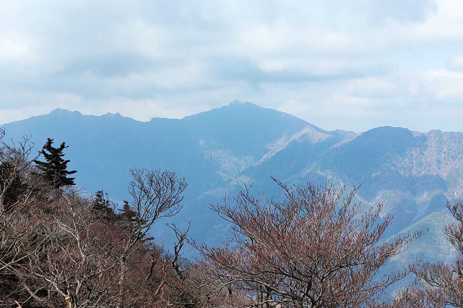 帰りの笠松山からの祖母山。