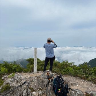 周りは雲海☁️
粟ヶ岳や守門岳が見えました👀

さて
帰りますよ〜