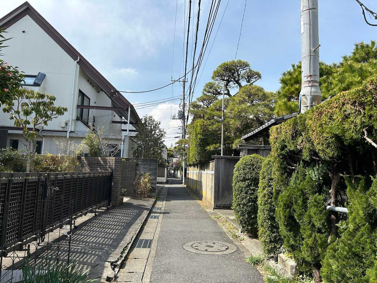 住宅地を抜けて…