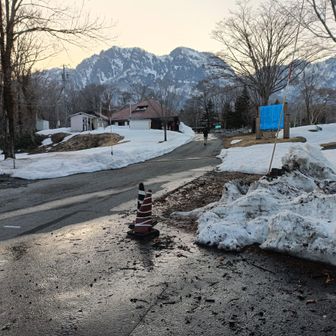 戸隠山を見ながら
麓の雪⛄は溶けています