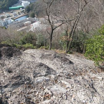 男明神直下の岩盤は下ってはダメですよ！右へ巻いている道があります