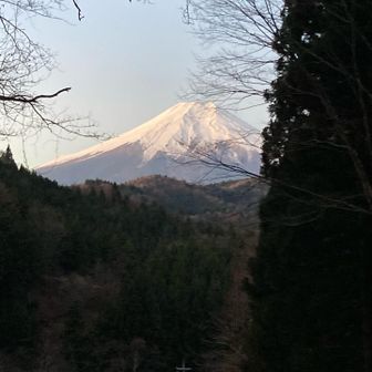 不動湯の駐車場からの富士山　丁度日の出