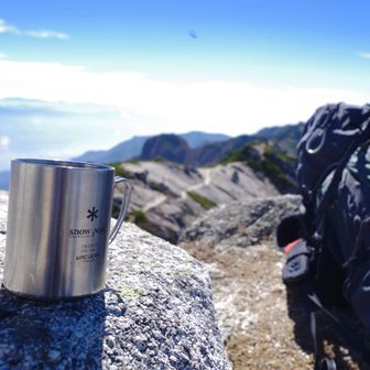 圧倒的な眺望見ながらしばしの休憩

山頂で飲むコーヒーが好きです