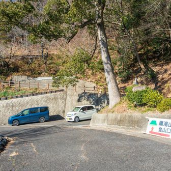 祝日だけど一台しか停まっていなかった