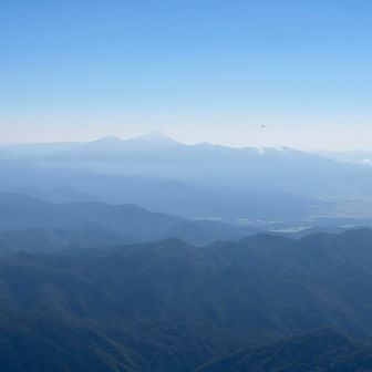 てっぺんは霞んでいるけど、磐梯山も今日は見える