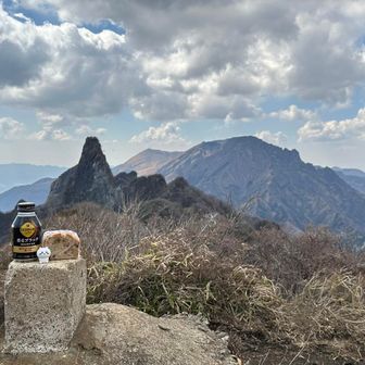 (´～｀)ﾓｸﾞﾓｸﾞﾀｲﾑ☕︎
昨日のバナナケーキくすねてきました🤣