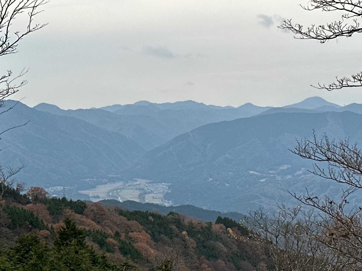 景色いいんだけど
日が当たったら綺麗だろうな〜⛰