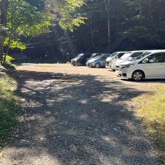 落合🅿️に戻って来ました👍
🚙は少し増えてるけど、こんなもんじゃ済まないよね、きっと...
※🚧の前で止まってる😨
