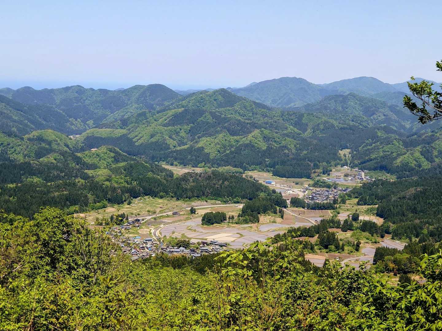 山頂からの大毎集落