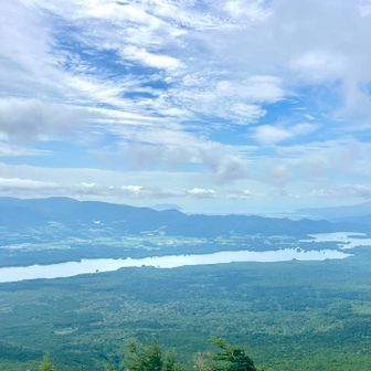 隅田盛からの方が大沼・小沼が綺麗に見える✨️
まったりしてから下山途中にLINE   緊急の仕事かと思いきやあら、茂辺地さんからです！
馬の背合流したらでレノンさんも♪