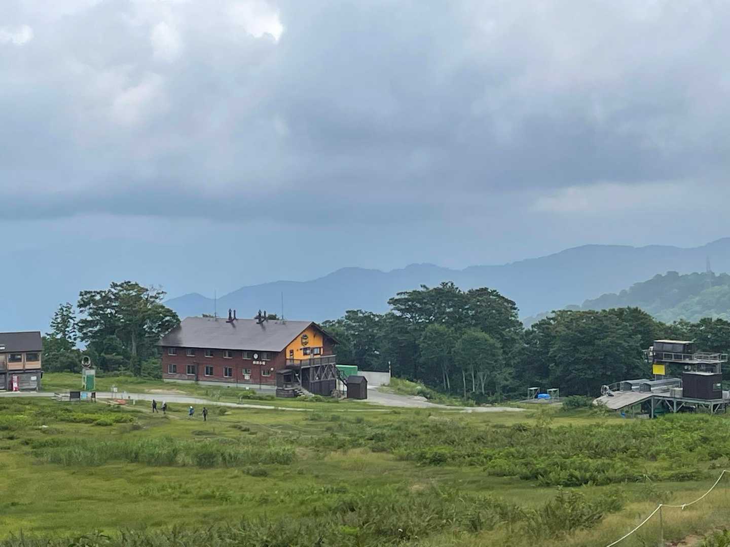 スキー場⛷️の下に、終点の和田小屋が見えて来ました