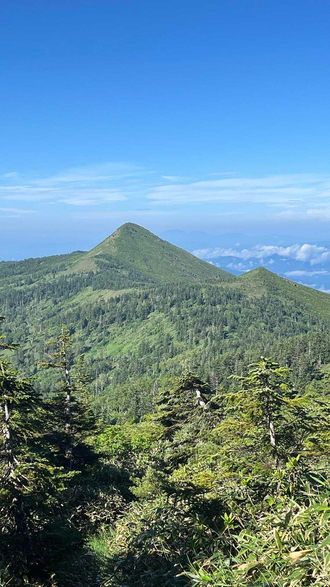 ピラミダルな笠ヶ岳と右側に小笠
