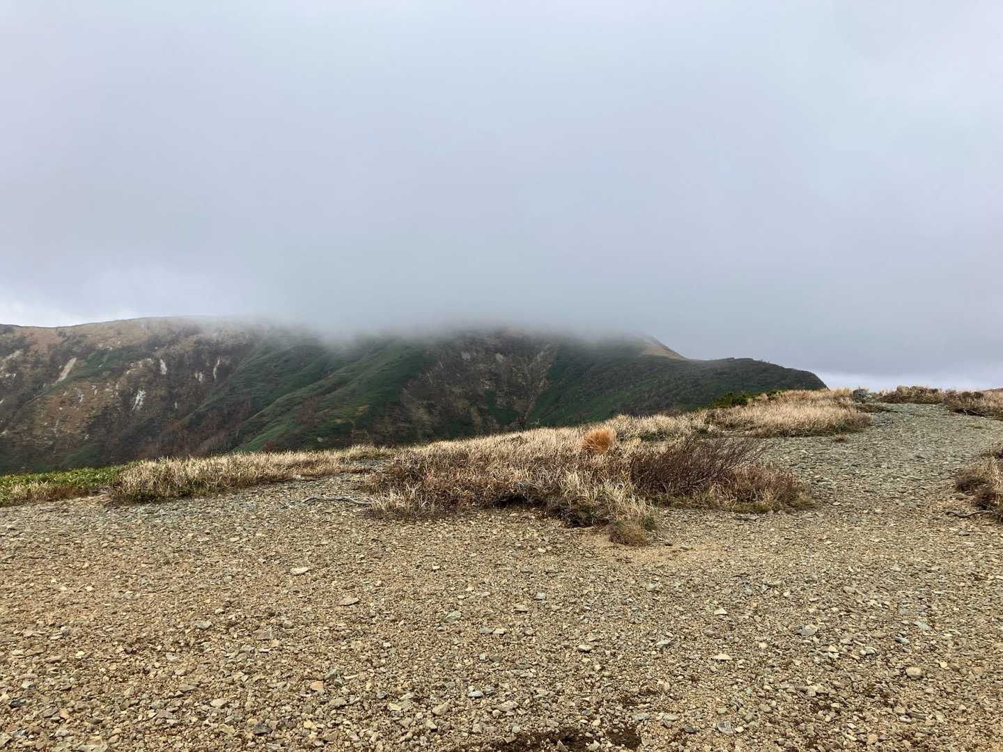 山頂は雲の中☁️