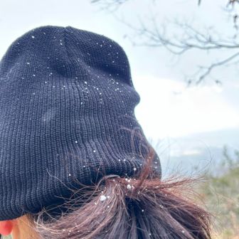 帽子に少し積もる程度の雪