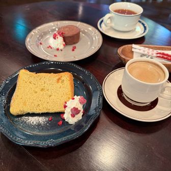 徳沢ロッジのシフォンケーキとフォンダンショコラ