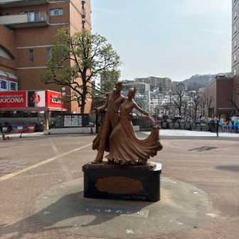 山行の終わりのお約束っぽいので撮影しときます。
もう電車乗って帰ります。
おにぎりは家に持って帰って夕食にします。
お疲れ山。