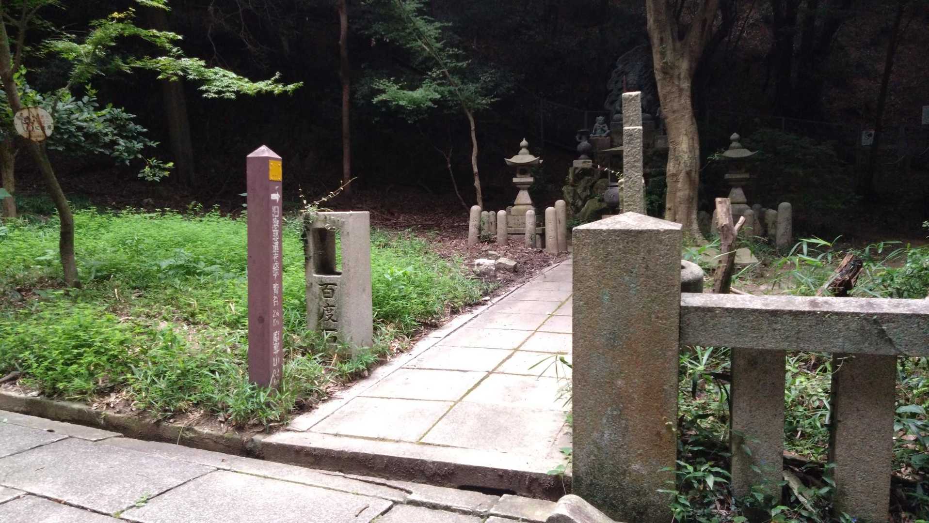 この先 登山口