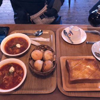 霧ヶ峰・車山・大笹峰 霧ヶ峰に来たら食べたかったボルシチ
冷え切った体に優しかった...
またぜったい来ます！