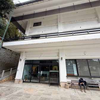 神社のおトイレお借りします