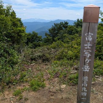 正面に白山が見える