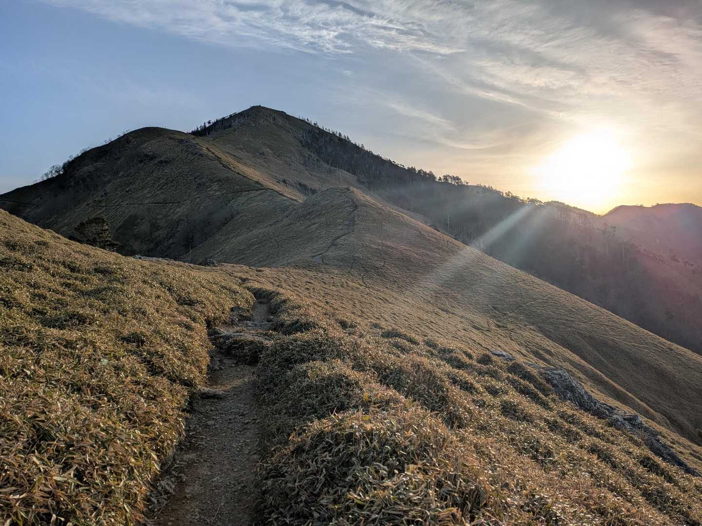 剣山頂を振り返って