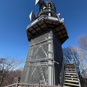 山頂にある立派な展望台👀