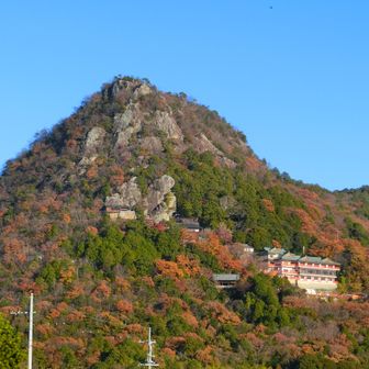 いかにも天狗が住んでいそうな迫力ある岩山
太郎坊とは天狗にちなむ名前だそうです。