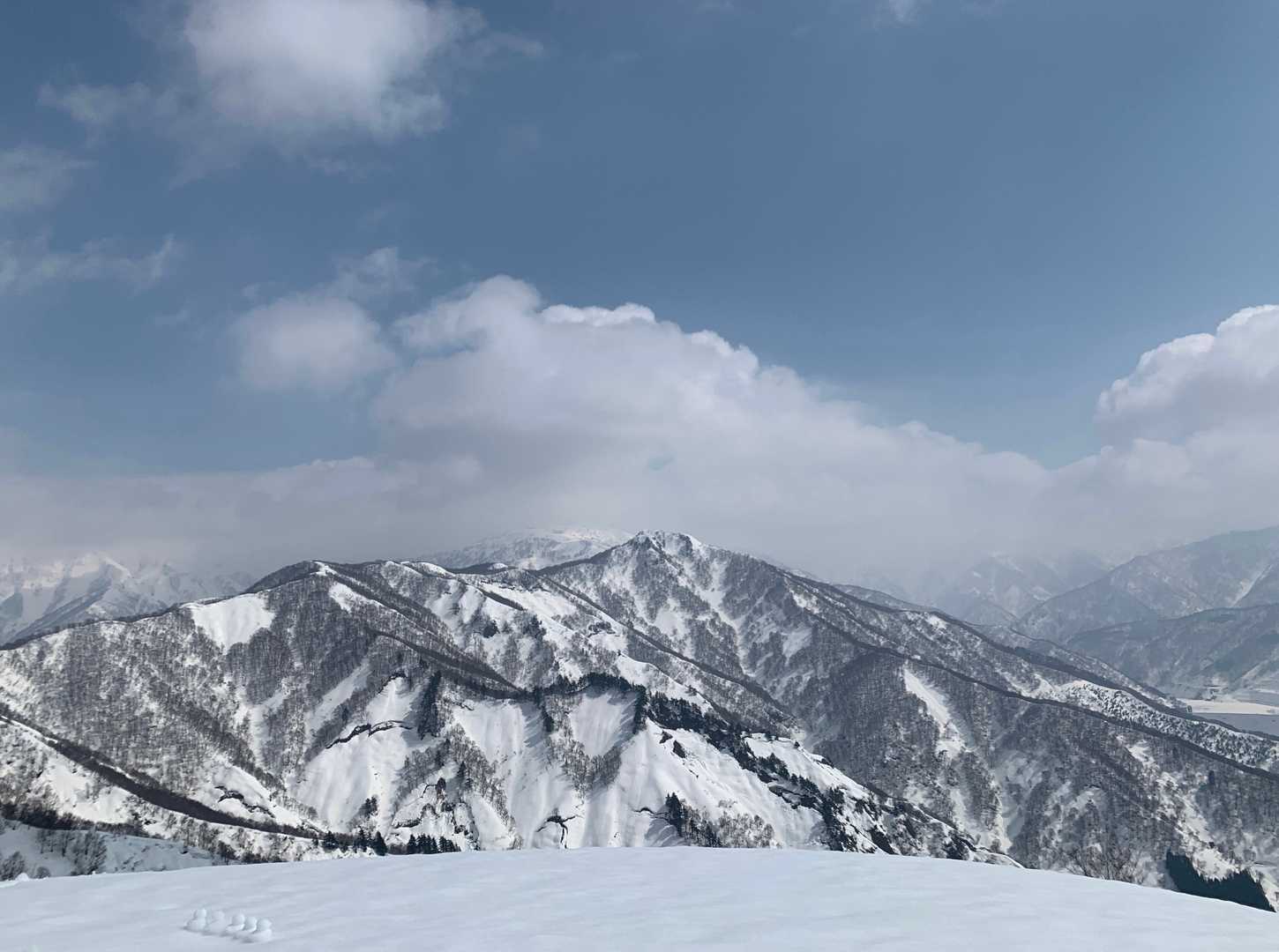 桂山山頂到着🙌
目の前に高倉山
手前に🐤🐤🐤