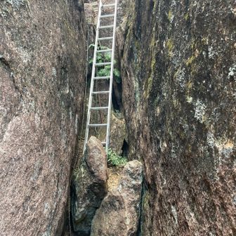 カランコロン岩直前のハシゴ