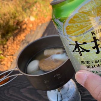 つまみに持参したおでん。重い荷物になるわけだ。